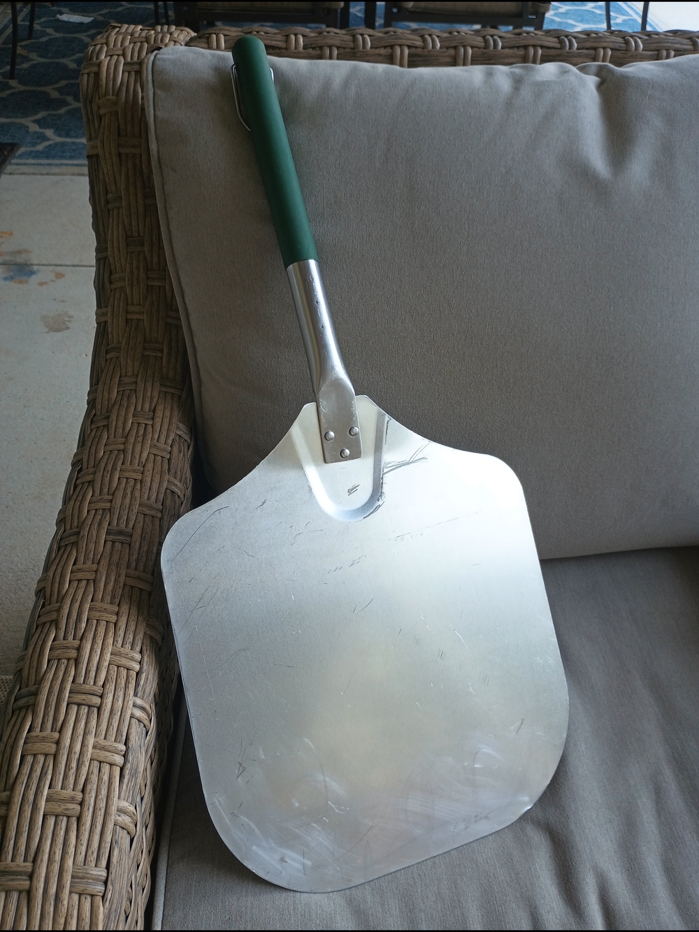 Big Green Egg-Handled Aluminum Pizza Peel - Home Kitchen Pizza Night Barbecue